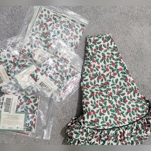 Longaberger Red and Green Holly Pattern Fabric Napkins and Apron Set